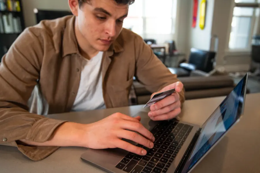 Bezpečné nakupovanie online: ako rozoznať podvodný e-shop