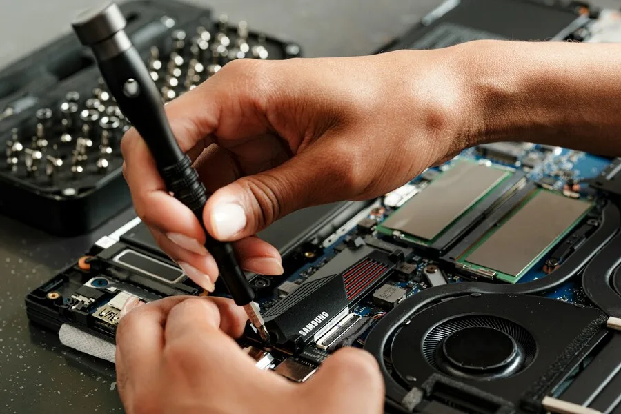 Fifteen years in the workshop: what really breaks in computers