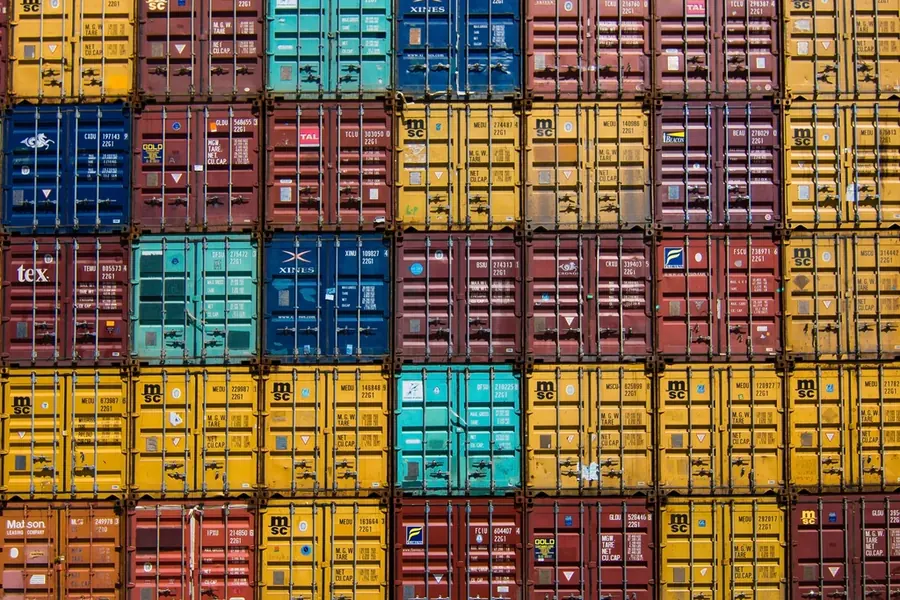 What Docker and containers are: simply explained