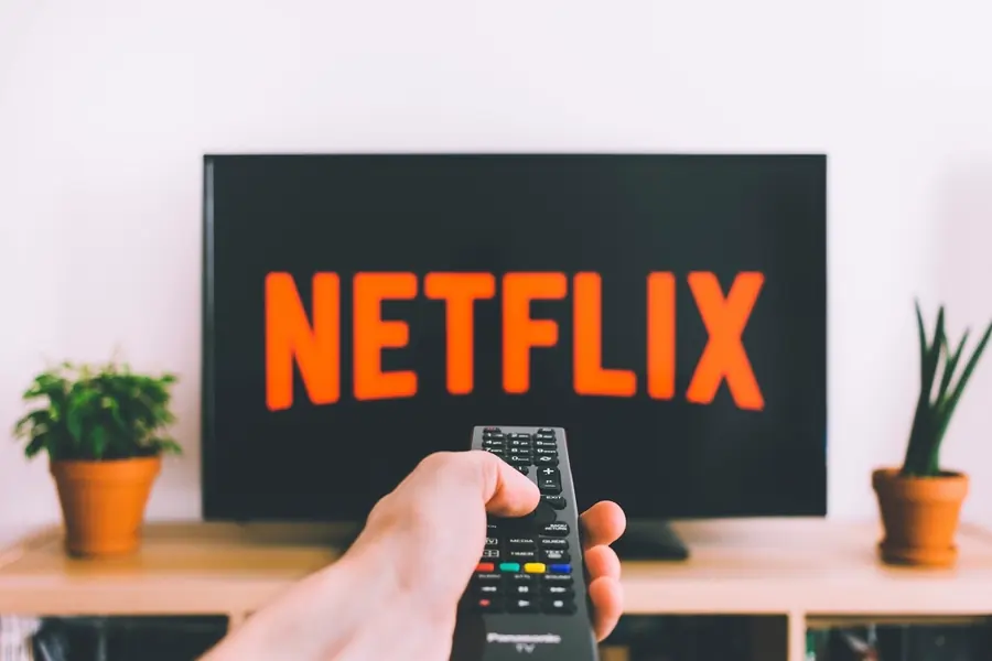 Streaming and gaming platforms: an overview for young and old