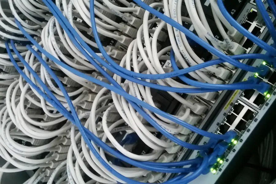 Managed verzus unmanaged switch: ktorý vybrať