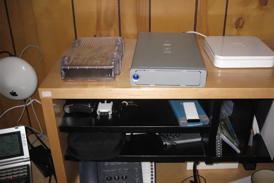 What a VLAN trunk and access port are and when to use which