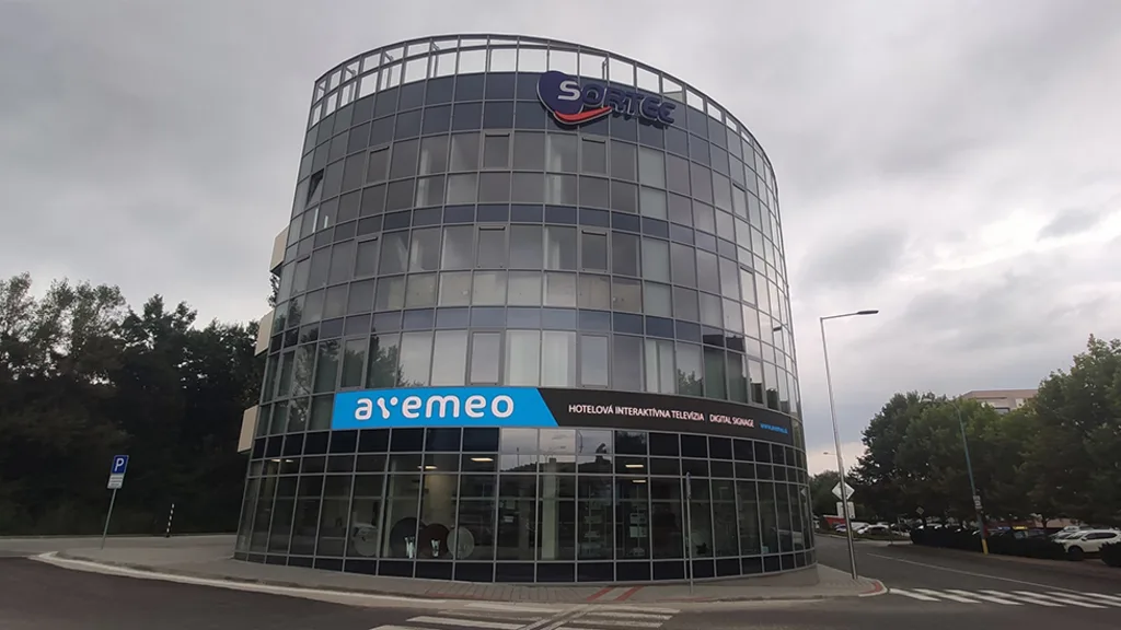 SORTEC EUROPE, s. r. o. - Long-term cooperation in Digital Signage + implementation of the AVEMEO solution (Telekom Business Stream)